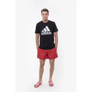 Letnji adidas autfit za samouverene muškarce