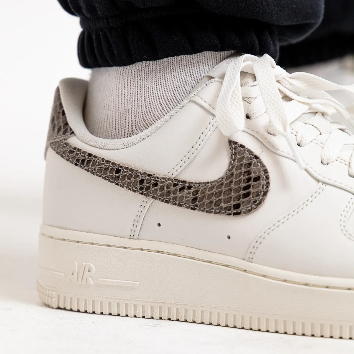 NIKE Patike WMNS AIR FORCE 1 '07 REC 