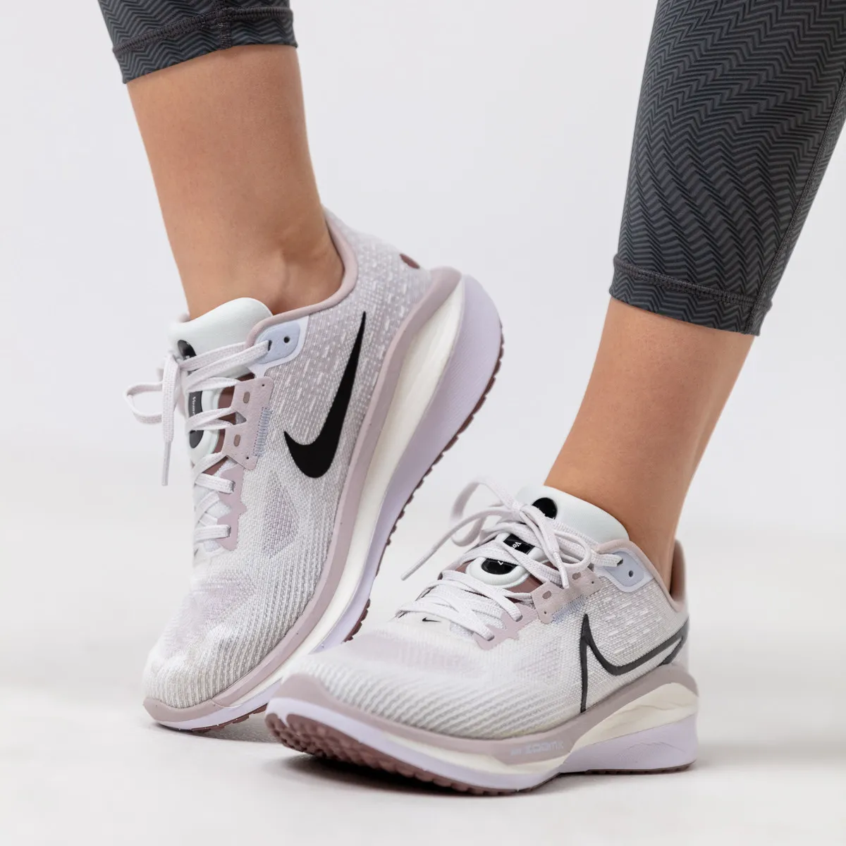 NIKE Patike W NIKE VOMERO 17