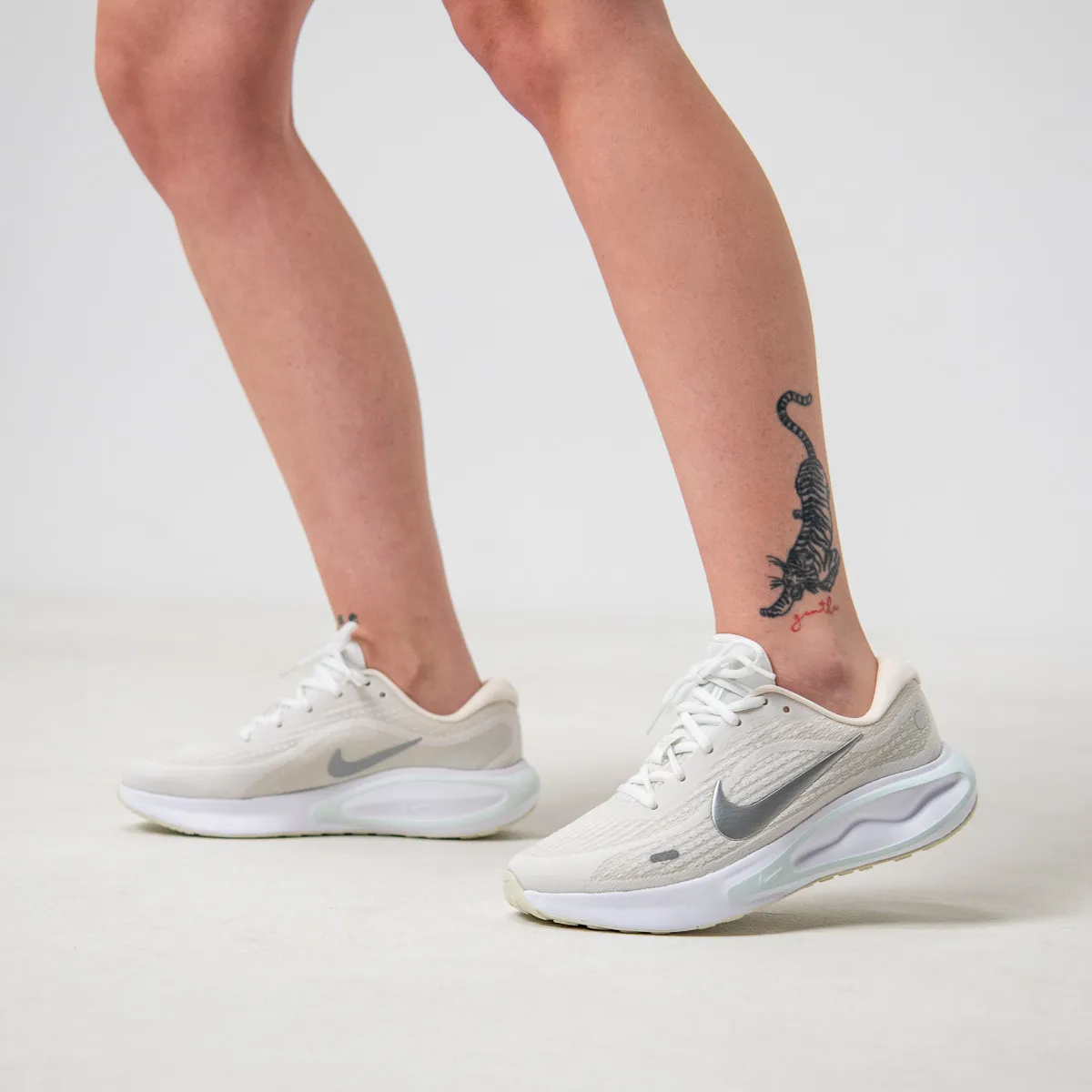 NIKE Patike Journey 