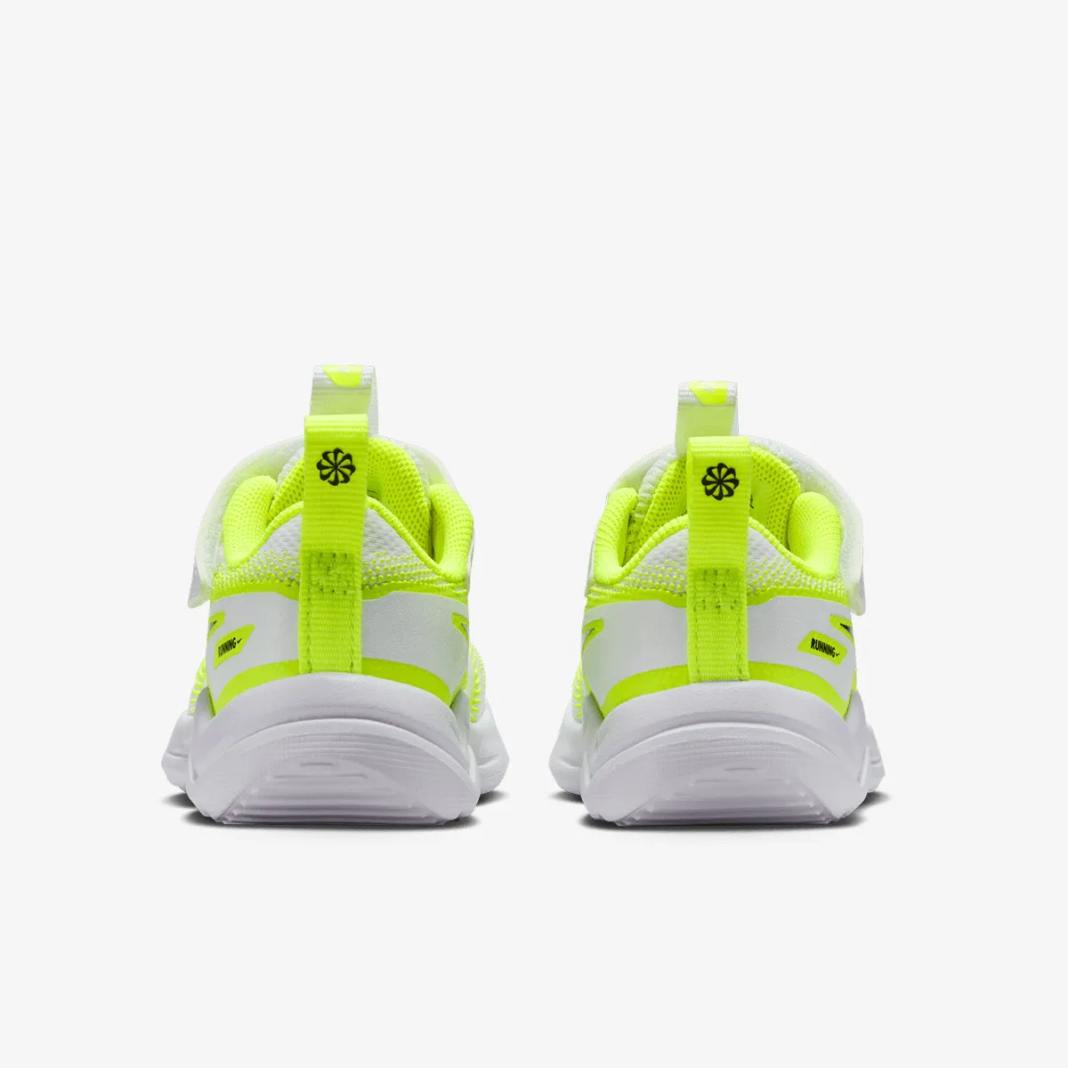 NIKE Patike Cosmic Runner