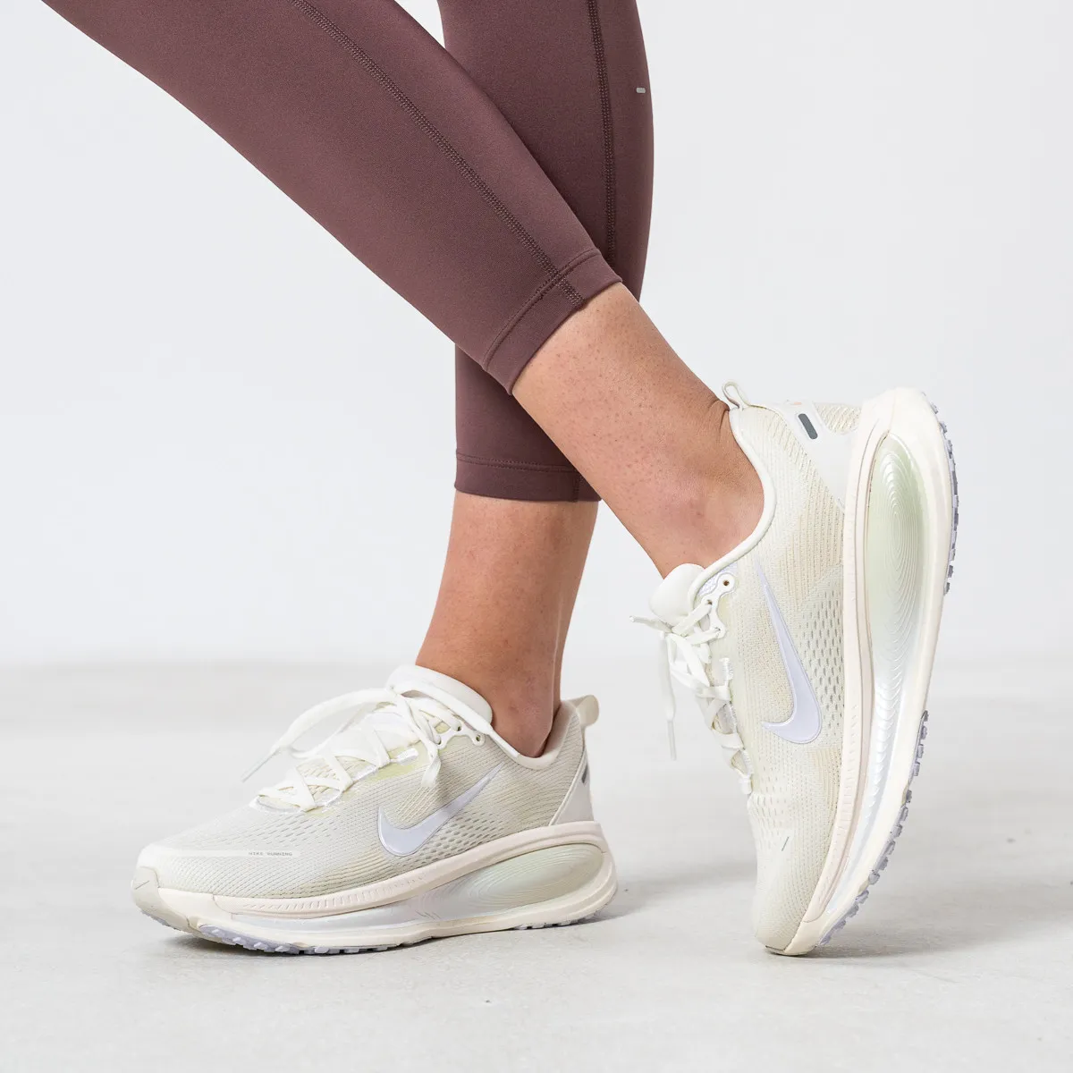 NIKE Patike Vomero 18 ESS 