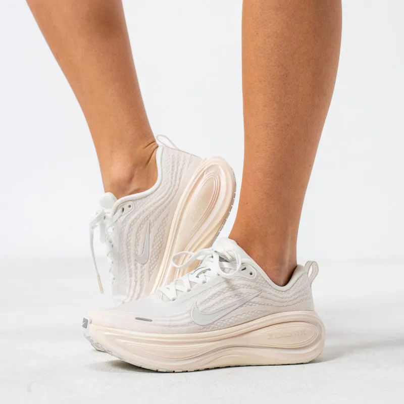NIKE Patike Vomero Plus 
