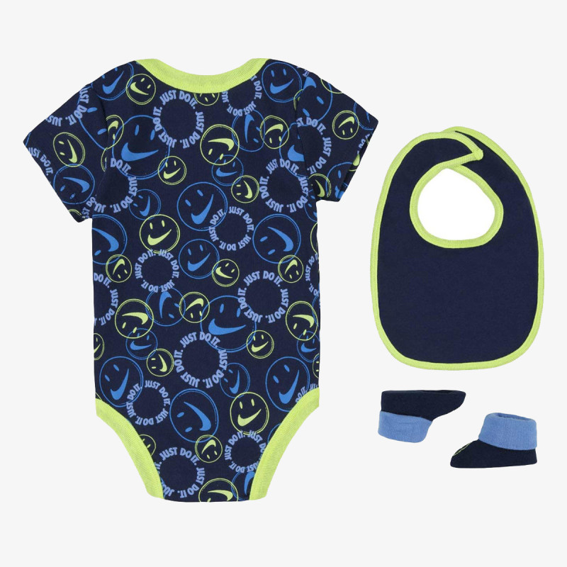 NIKE Set PLAY HAPPY